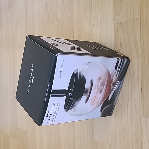 Stylpro Makeup Brush Cleaner . Cleans and Dries Makeup Brushes in Seconds - Picture 1 of 5